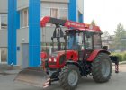 Трактор с краном-манипулятором 